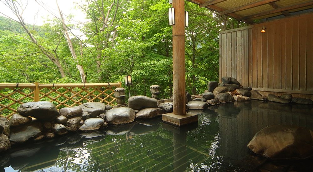 【北海道】【大浴場】窓の外に広がる空を眺めながら極上のひとときをどうぞ
