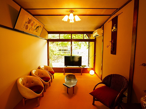 【静岡県】桂川を望む共有ロビー