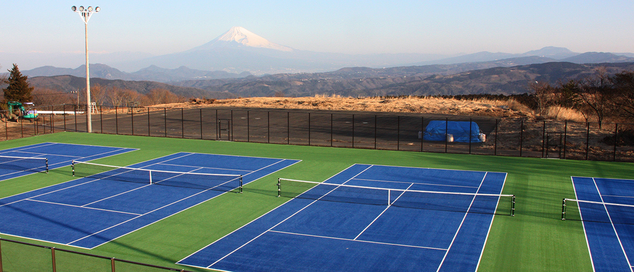 【静岡県】当館自慢の本格的コート4面をご用意しております。全面ナイター照明も完備しております
