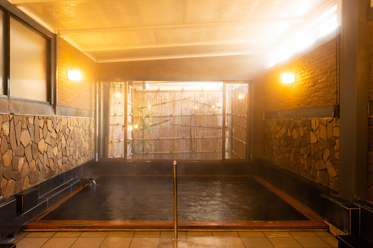 【静岡県】柔らかくトロリとした感触のあるアルカリ性で美肌の湯としても親しまれています