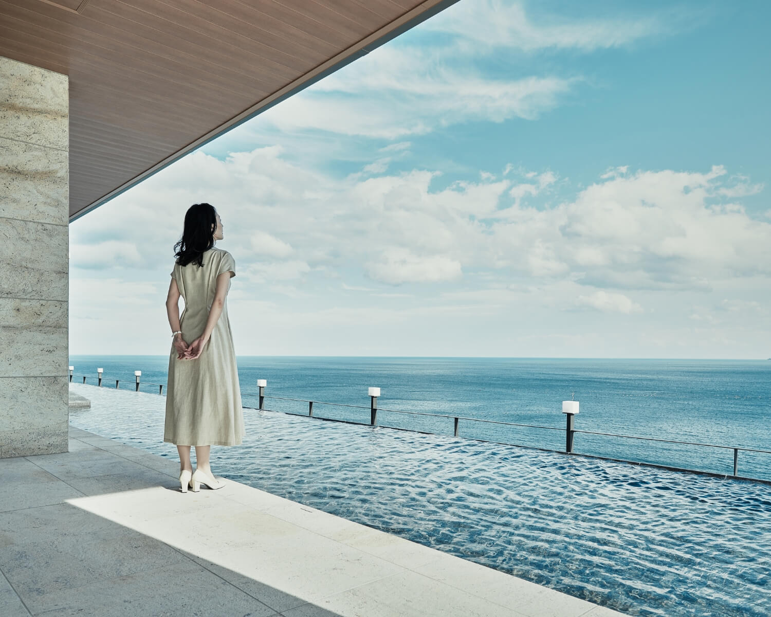 【静岡県】【水盤テラス】相模湾を一望する開放感が心地よい空間