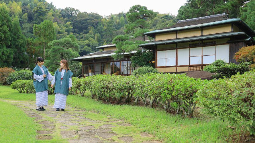 【静岡県】四季の移ろいが美しい庭園は3,000坪。京都の庭師 小川治兵衛氏の手による壮大な日本庭園が広がっております