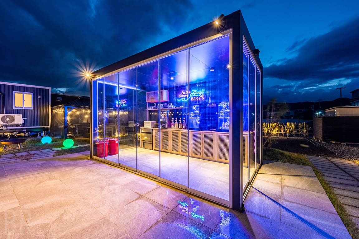 【関西_兵庫県】水と光が演出する スタイリッシュなインクルーシブBAR