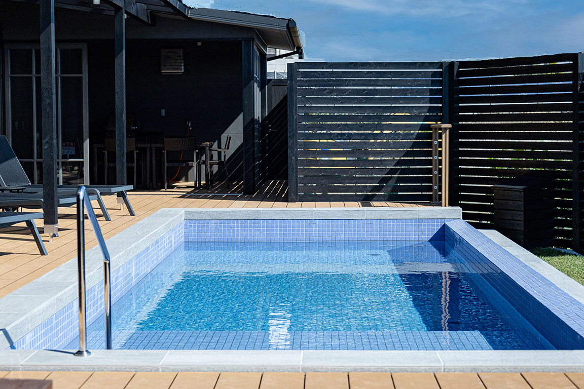 【関西_兵庫県】プライベートガーデンには長さ7mのプールを完備