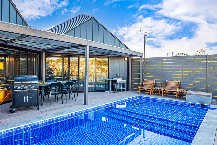 【関東_千葉県】温泉ソムリエ推奨の黒温泉とプライベートプールを配した 日本初のリゾートヴィラ