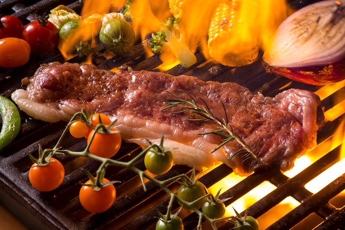 【甲信越_山梨県】忍野富士眺める清流のほとりで堪能 手間いらずのグランピングBBQ