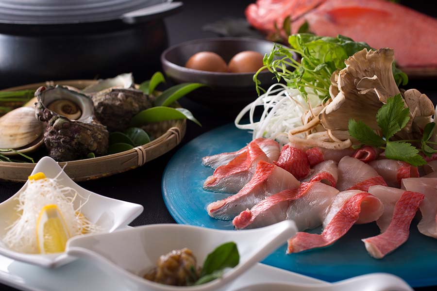 【関西_京都府】日本海で水揚げされる海産物や豊かな土壌からつくりだされる農作物など、質の高い食材を使用したお部屋食をご提供