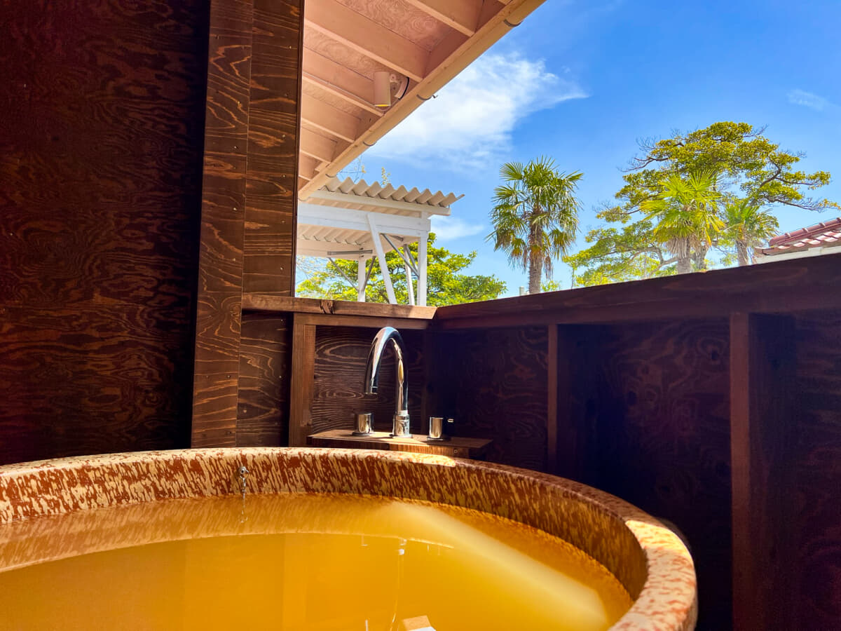 【関西_京都府】全室に天然温泉露天風呂を完備し、温泉グランピングを満喫