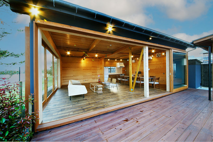 【関西_滋賀県】リビングから繋がった プライベートデッキ