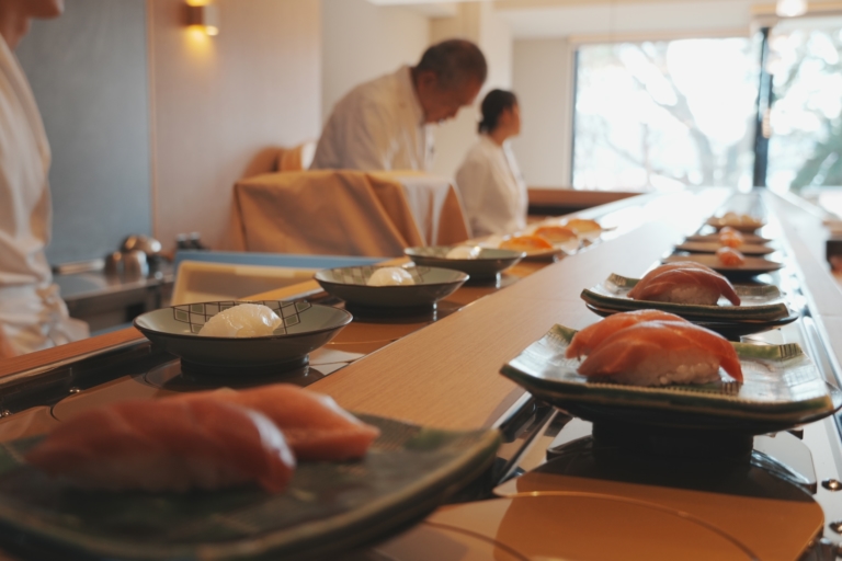 【甲信越_山梨県】日本の伝統を体験する茶室、回転寿司設備やライブキッチンカウンターなど、ここにしかない体験をお届け