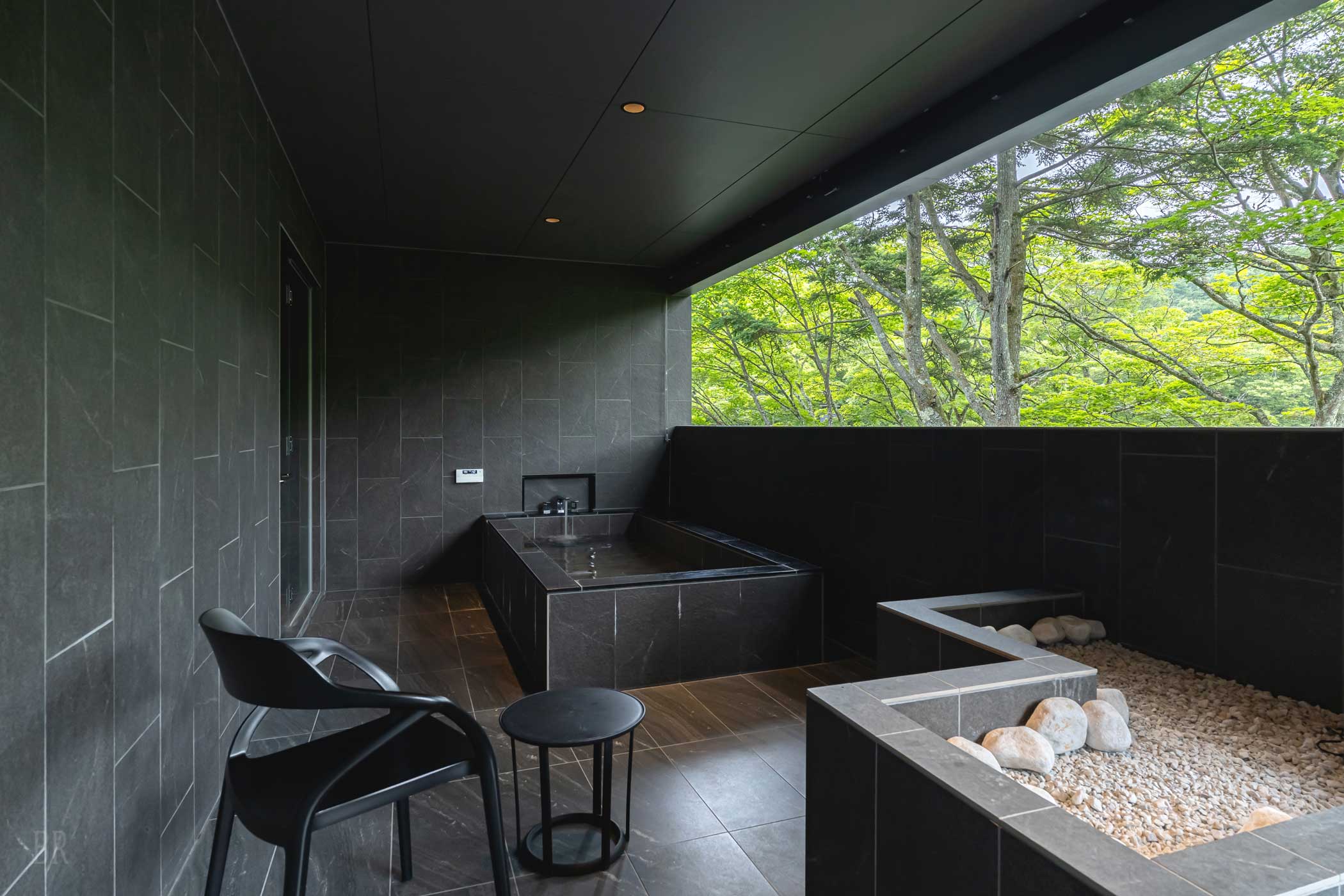 【甲信越_山梨県】里の自然を望む全室に配した客室風呂