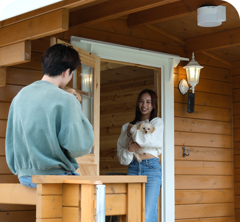 【関西_滋賀県】ドッグキャビン：かわいいログハウスのお部屋でドッグランも使えて、わんちゃんと一緒にグランピングをお楽しみいただけます