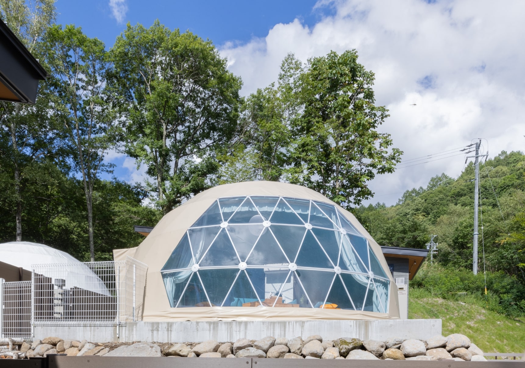 【甲信越_長野県】全室に天然温泉による半露天風呂やサウナ、食事スペース、トイレなど全てを完備