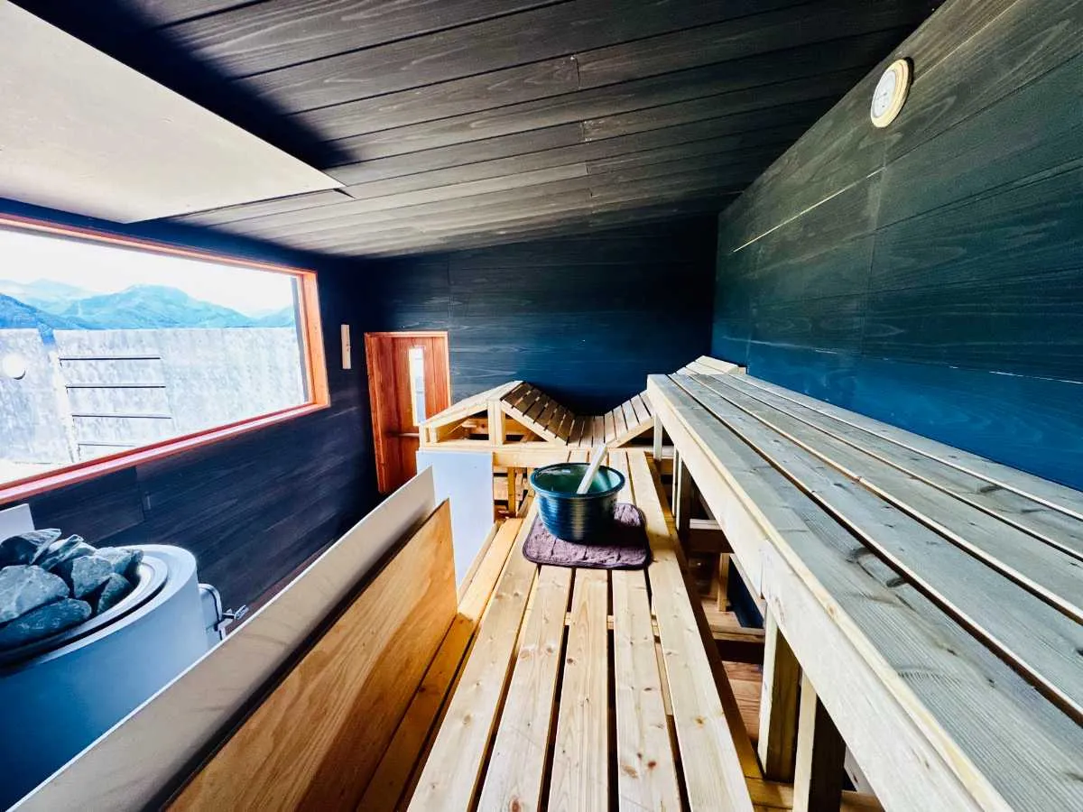 【甲信越_長野県】空と山に包まれるサウナ 高原の特等席で ととのう