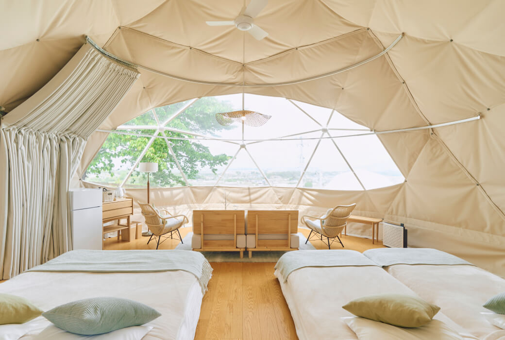 【甲信越_長野県】軽井沢の美しい自然を見晴らす丘の上に、わずか7棟のみが静かに佇むラグジュアリー・ドームテント