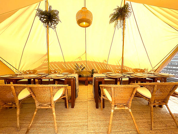 【関東_東京都】高い天井から生まれる開放的なスペースで、ご家族やご友人と優雅に特別な時間を