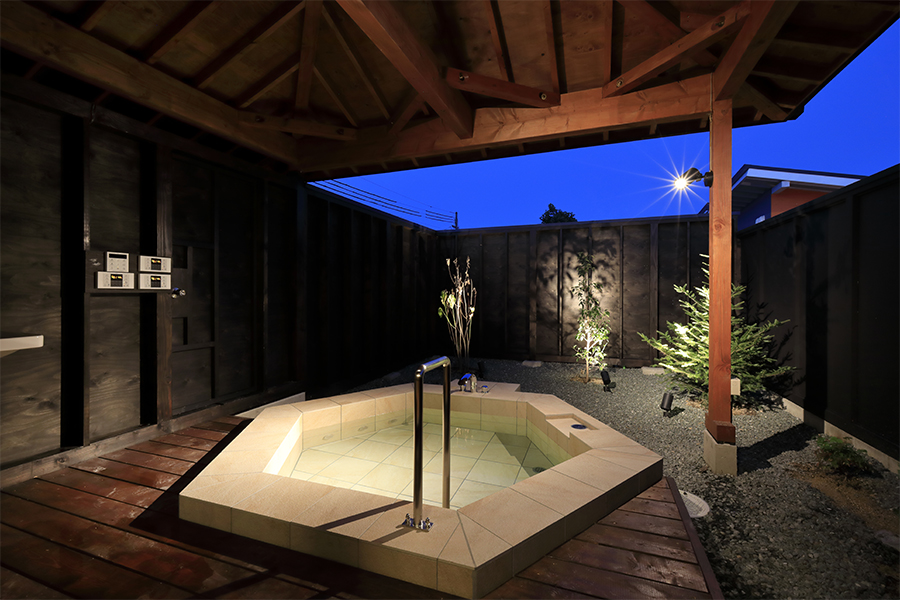 【関西_滋賀県】保湿効果の高い透明な銀温泉 貸切露天温泉